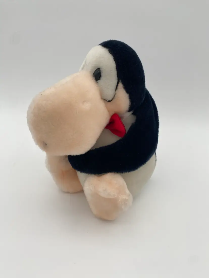 Opus Penguin 8" Stuffed Animal Plush - Vintage 1985 Dakin