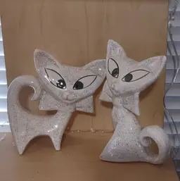 Vintage MCM Freeman McFarland Ceramic Flat Faced Bowtie Cats- Green Eyes -White with Silver Glitter White with