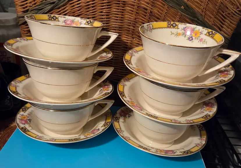Vintage Set of Six Edwin Knowles "Yorktown" Teacups & Saucers