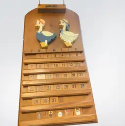 Wooden perpetual calendar with duck figures and interchangeable date tiles. - Missing Number 14!!!