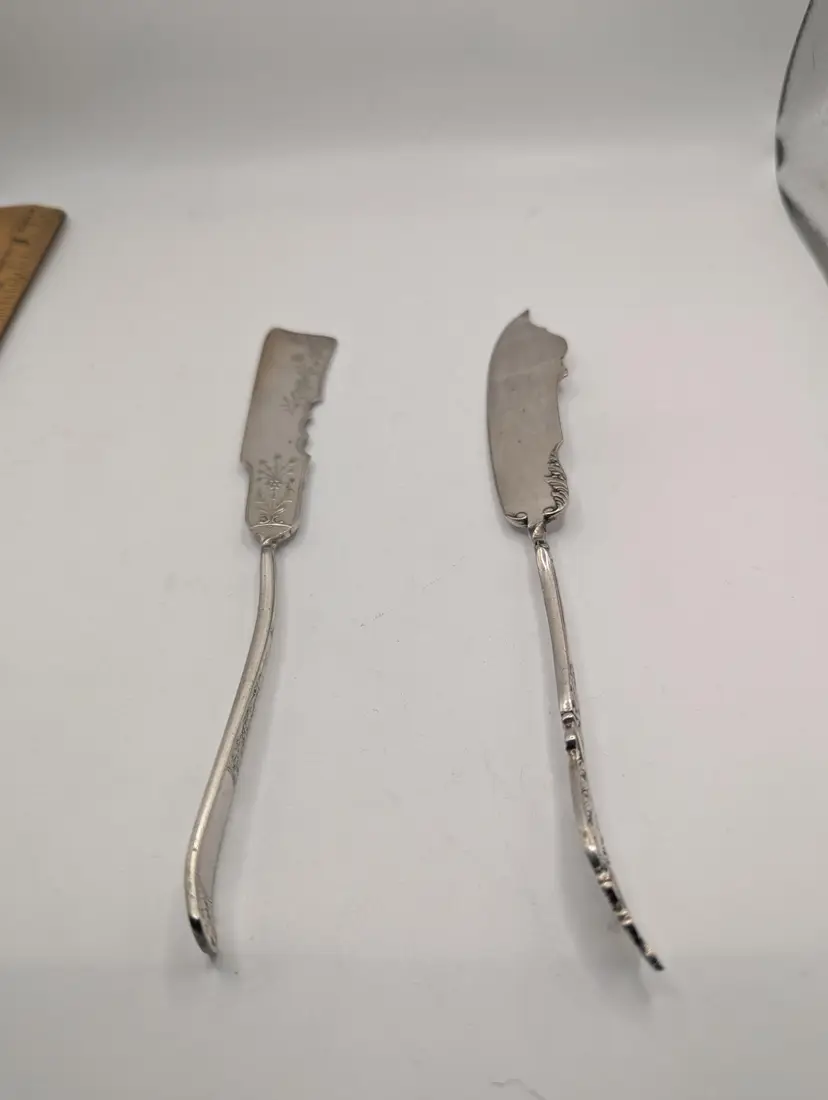 Vintage Lot Of Two Silver Plated Butter Knives Landers Frary & Clark And Rogers