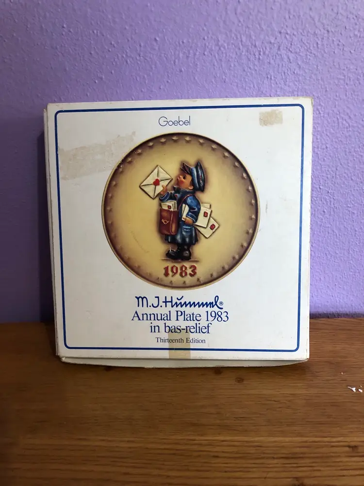Goebel Hummel 1983 plate with box