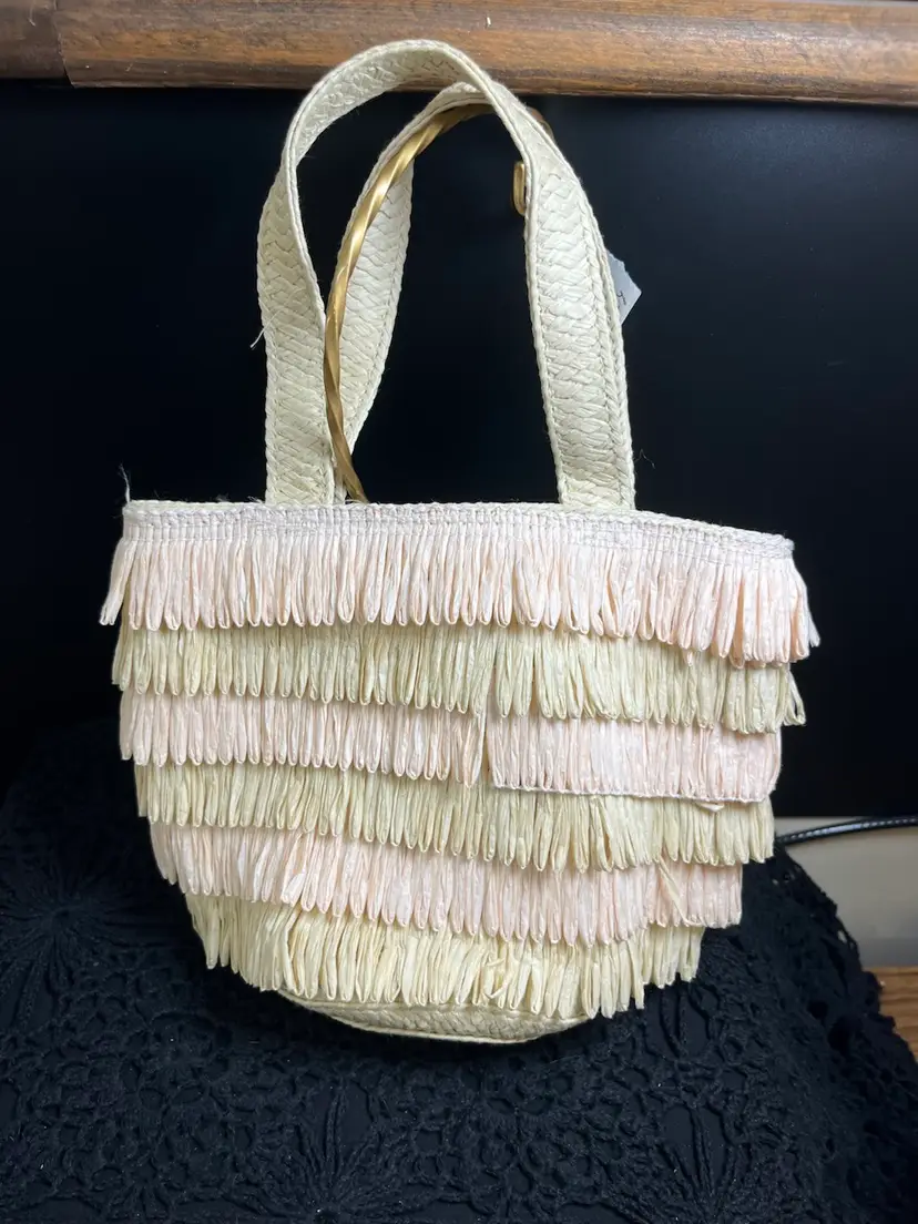 Straw Woven Sack/Handbag Tassel Beach Bag-1 Compartment. No Closure.