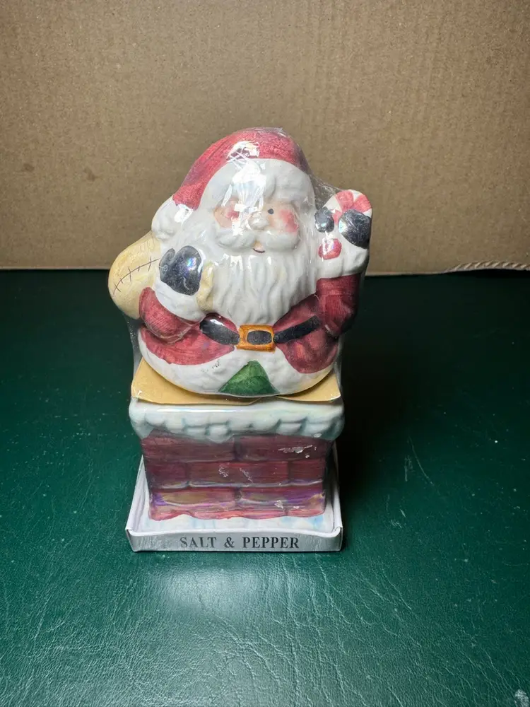 Vintage Santa and Chimney Nesting Salt and Pepper Shaker Set. New in Pkg 2.5”