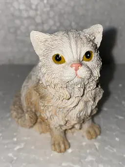 Vintage Resin Cat Figurine As Pictured All Average 3.5-4" In Length