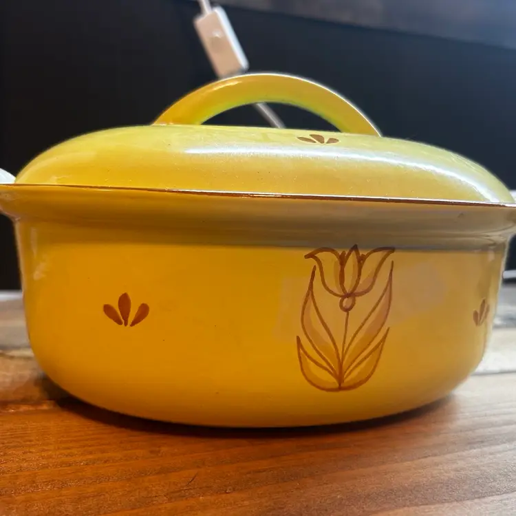 CHARMING VTG DRU Yellow Tulip Dutch Oven Holland Cast Iron Enamel 2 Qt Casserole
