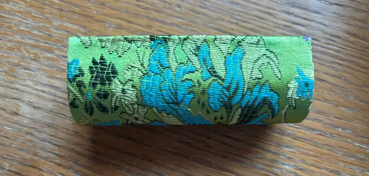 VIBRANT GREEN AND BLUE LIPSTICK HOLDER