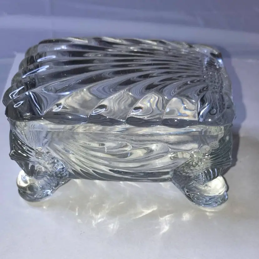 Vintage Cambridge Caprice Dolphin Feet Trinket Box  3 1/2” Long 2 1/2” Wide  2” Tall! UV Reactive! Green Glow DIGGM