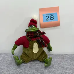 28 - Sitting Christmas Frog
