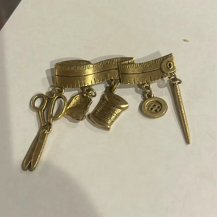 Vtg Sewing Brooch
