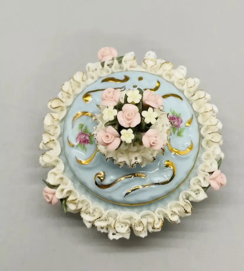 Vtg Capodimonte Victoria Delicate Floral Mini Trinket Box Porcellane d' Arte