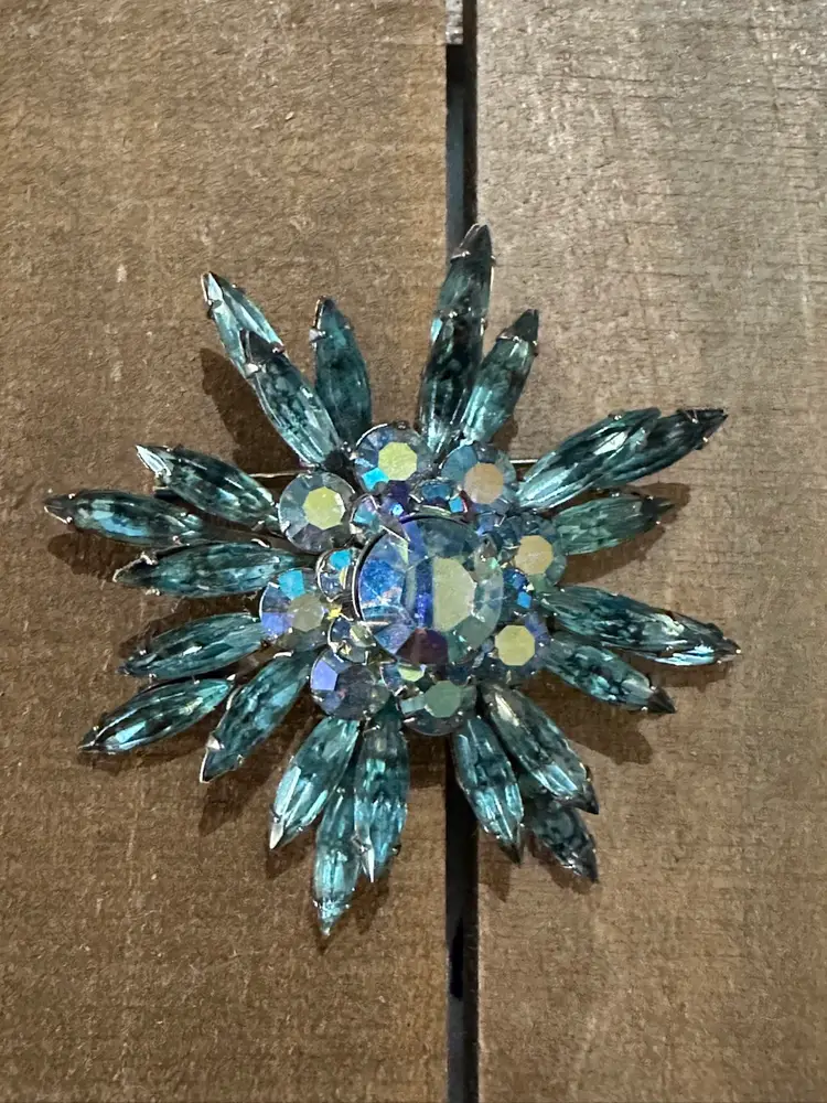 Vintage Judy Lee Starburst Prong Set Brooch