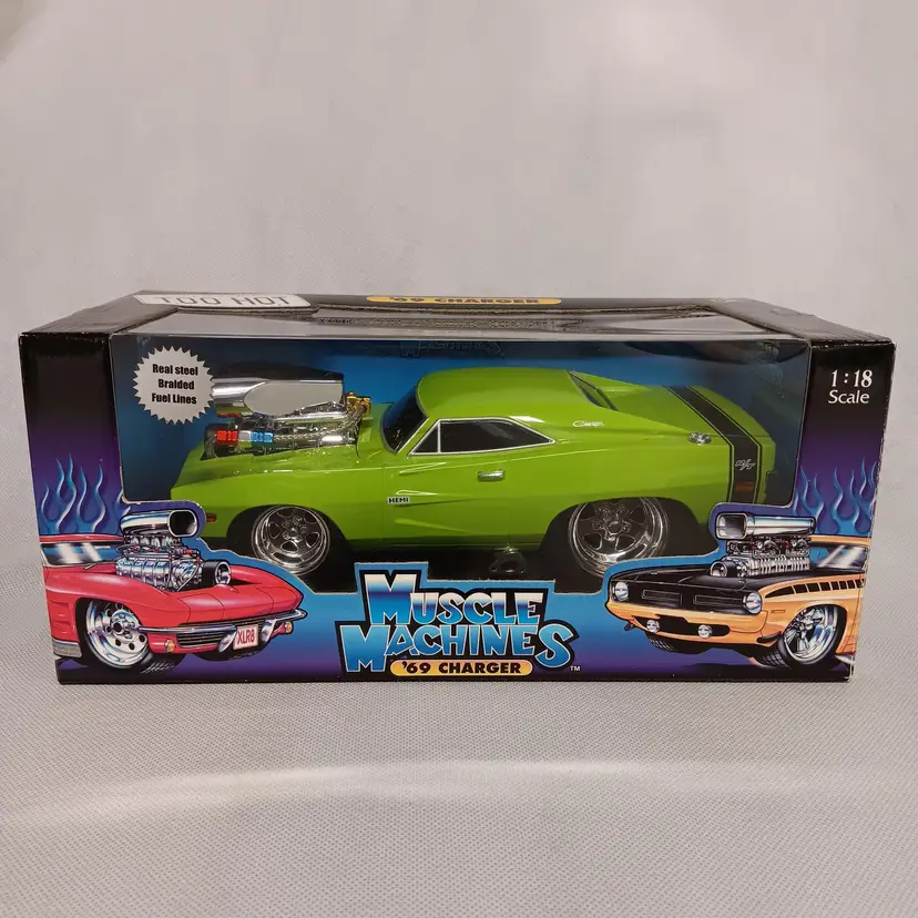 Muscle Machines 69 Dodge Charger Green Chrome 1:18 New In Box California Too Hot