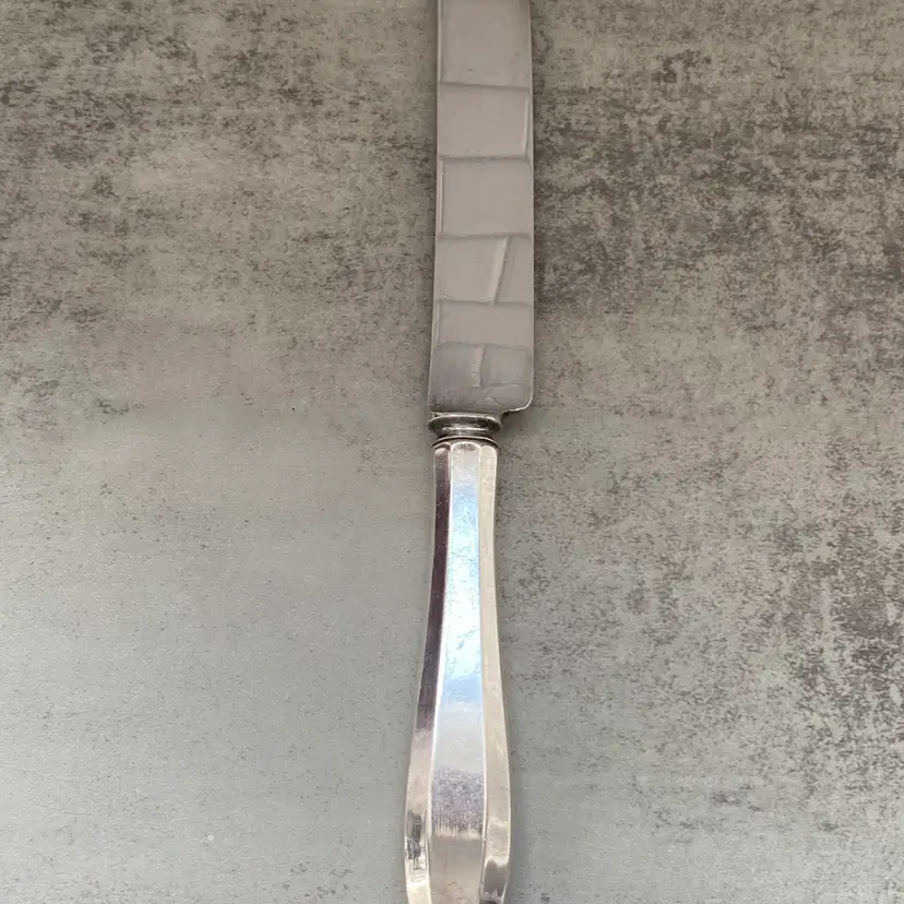 Oneida Silver Plate Patrician Pattern Knife