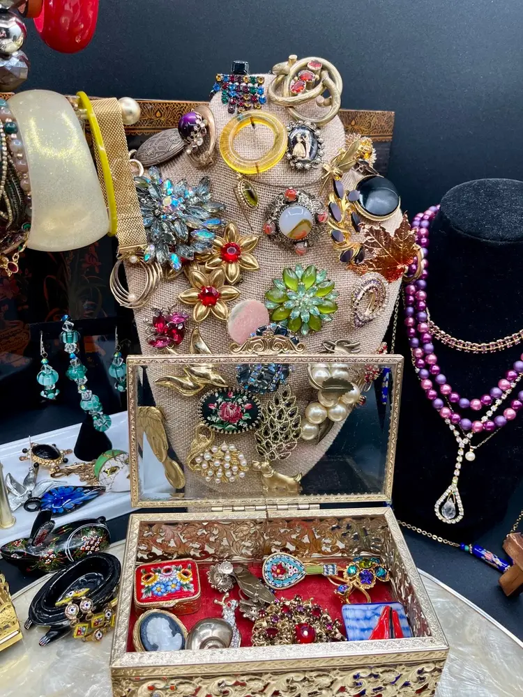 💞Pop Up Jewelry Hour With Nena💞