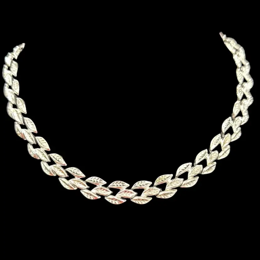 Vintage Coro Signed 18” Silver Tone Leaf Design Necklace