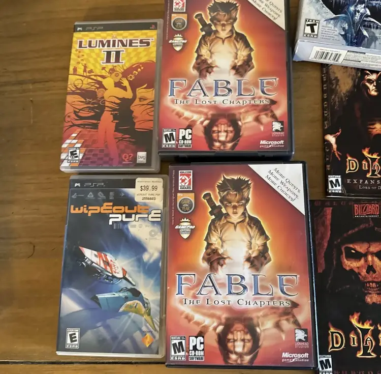 PC Video Game Lot Of Manuals Maps Ads & 3 Disks Dawn Of War Diablo II