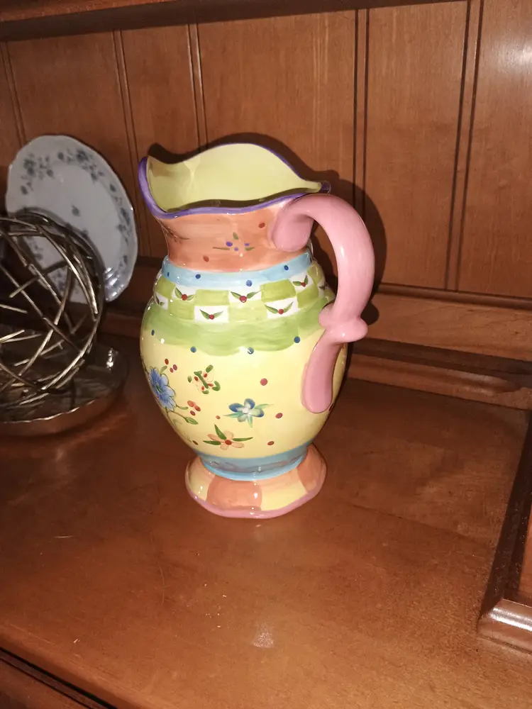 Sue Zipkin 9 " pitcher Great Condition Discontinued Certified International