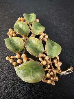 Vintage Enamel LEAF BROOCH Green And Gold Tone Beautiful Excellent Condition