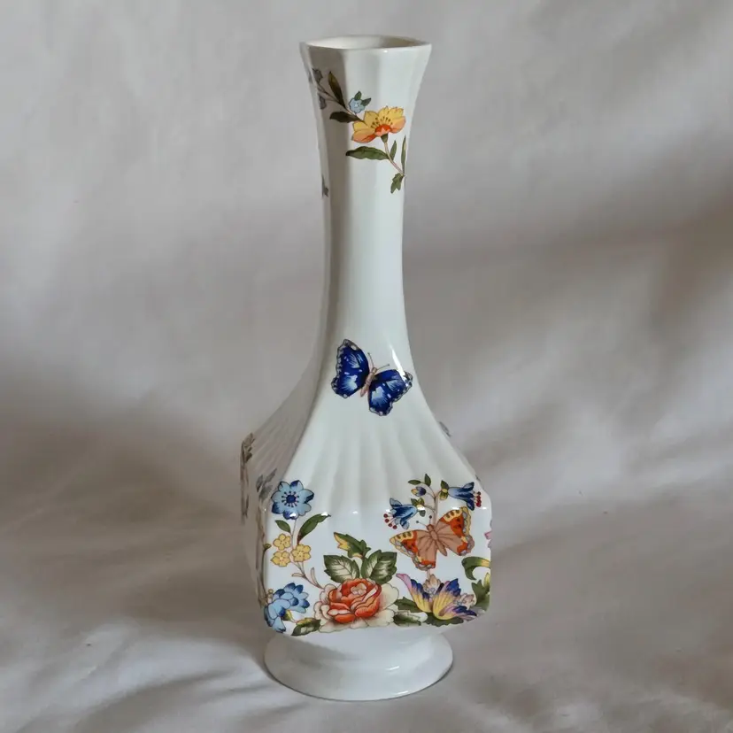 Bone China Bud Vase Aynsley Fine English COTTAGE GARDEN Pattern 7" Square Fluted