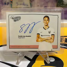 Sveindis Jonsdottir 2025 Beachwood Brand Auto - On Card