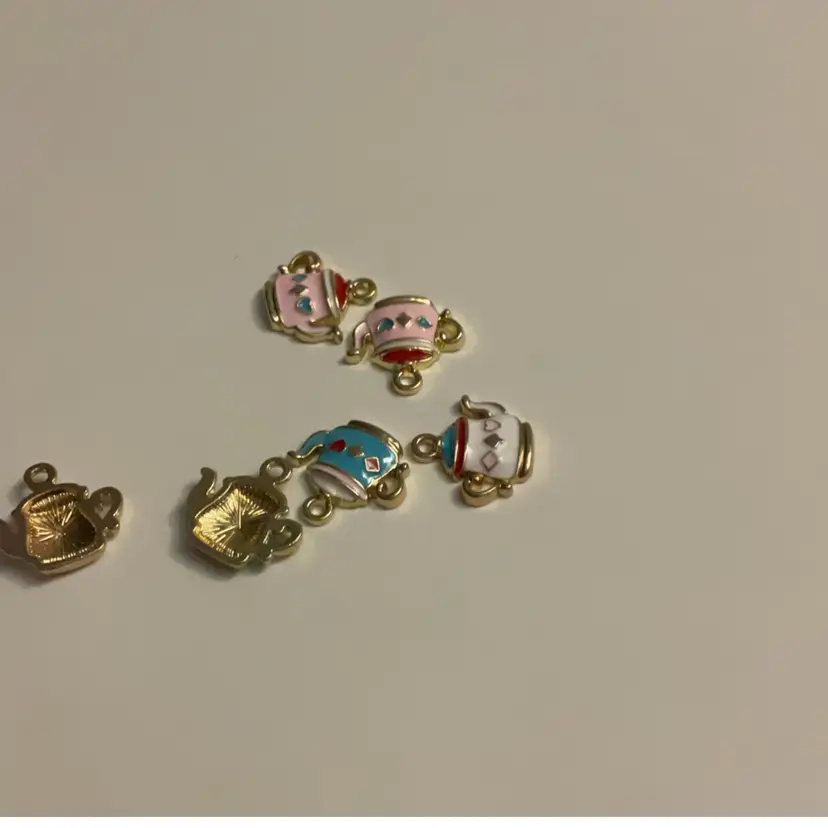 Findings 6 Teapot Charms
