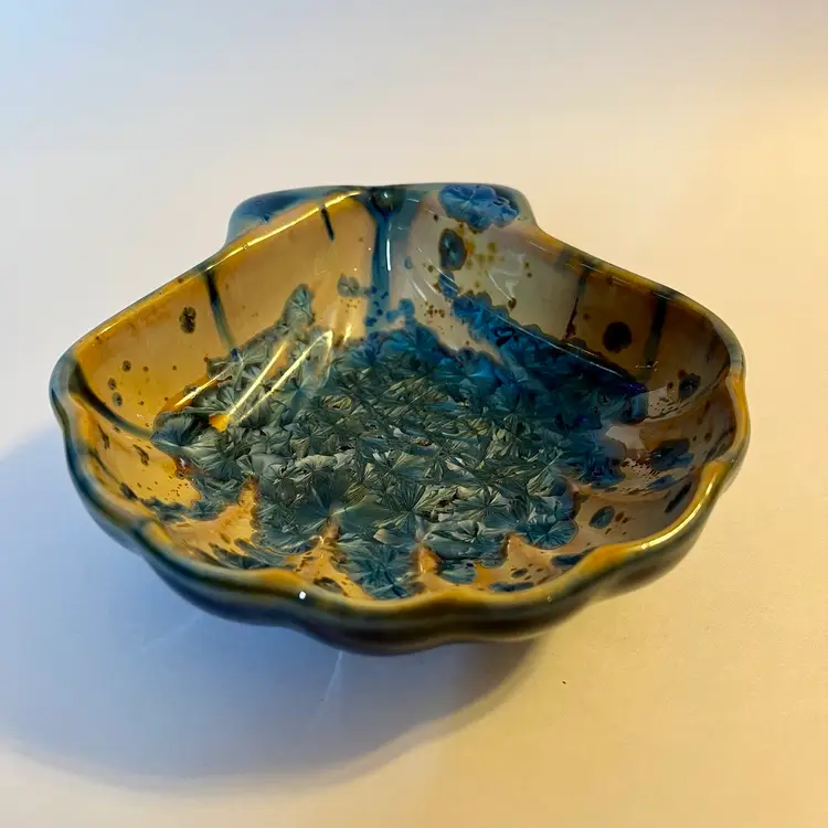 Edgecomb Pottery ME Crystalline Shell Bowl Condiment Trinket Dish Tan Blue 5" W