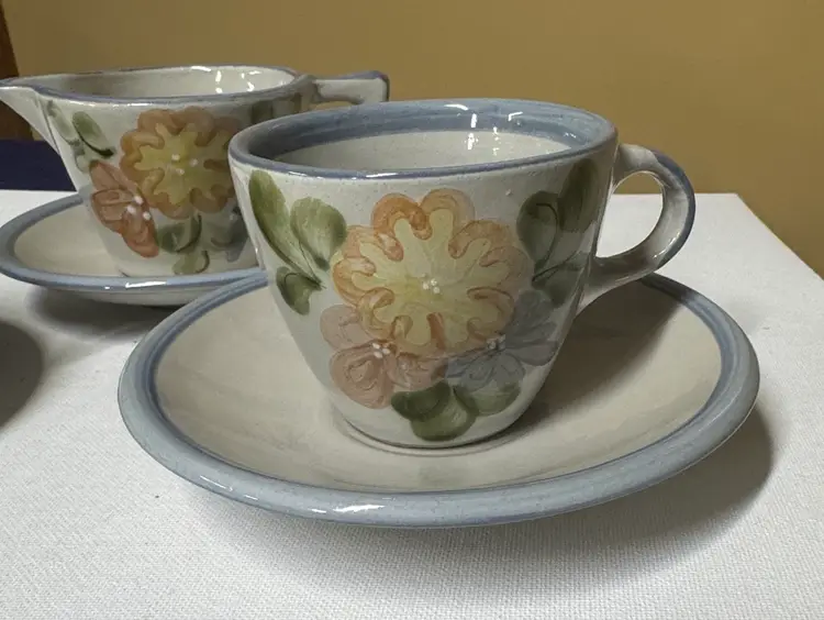 LOUISVILLE STONEWARE COUNTRY FLOWER Blue TRIM CREAMER, 2 cups, 3 saucers