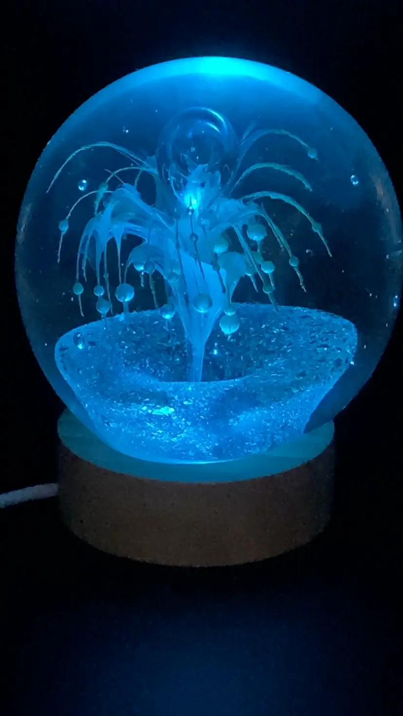 Vintage Bursts UV Reactive Paperweight!  3 1/2” Tall 3” Wide