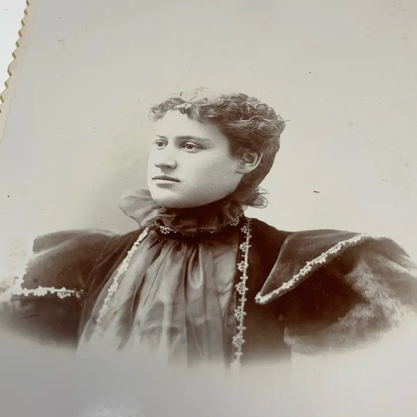 Antique Cabinet Card Photograph!