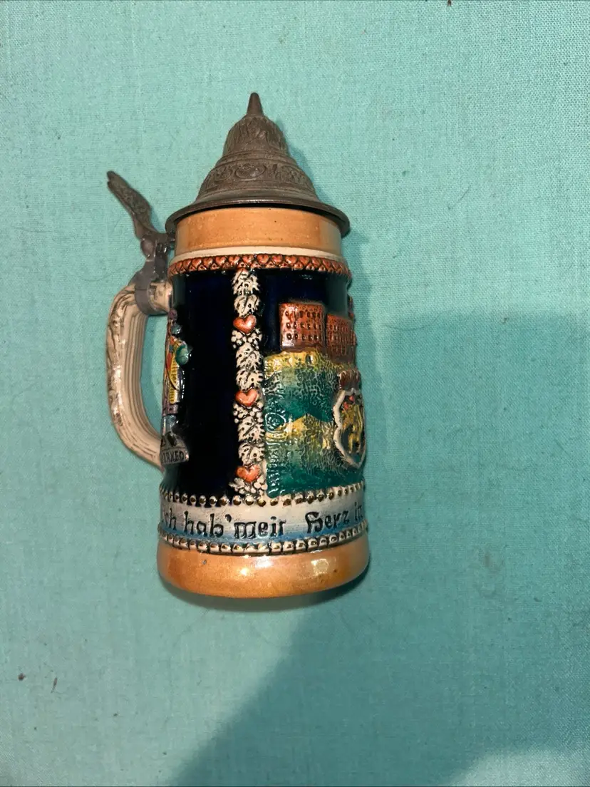 Vintage Munchen Frauenkirche u. Rathaus 6 1/2" German Style Beer Stein w/ Lid.