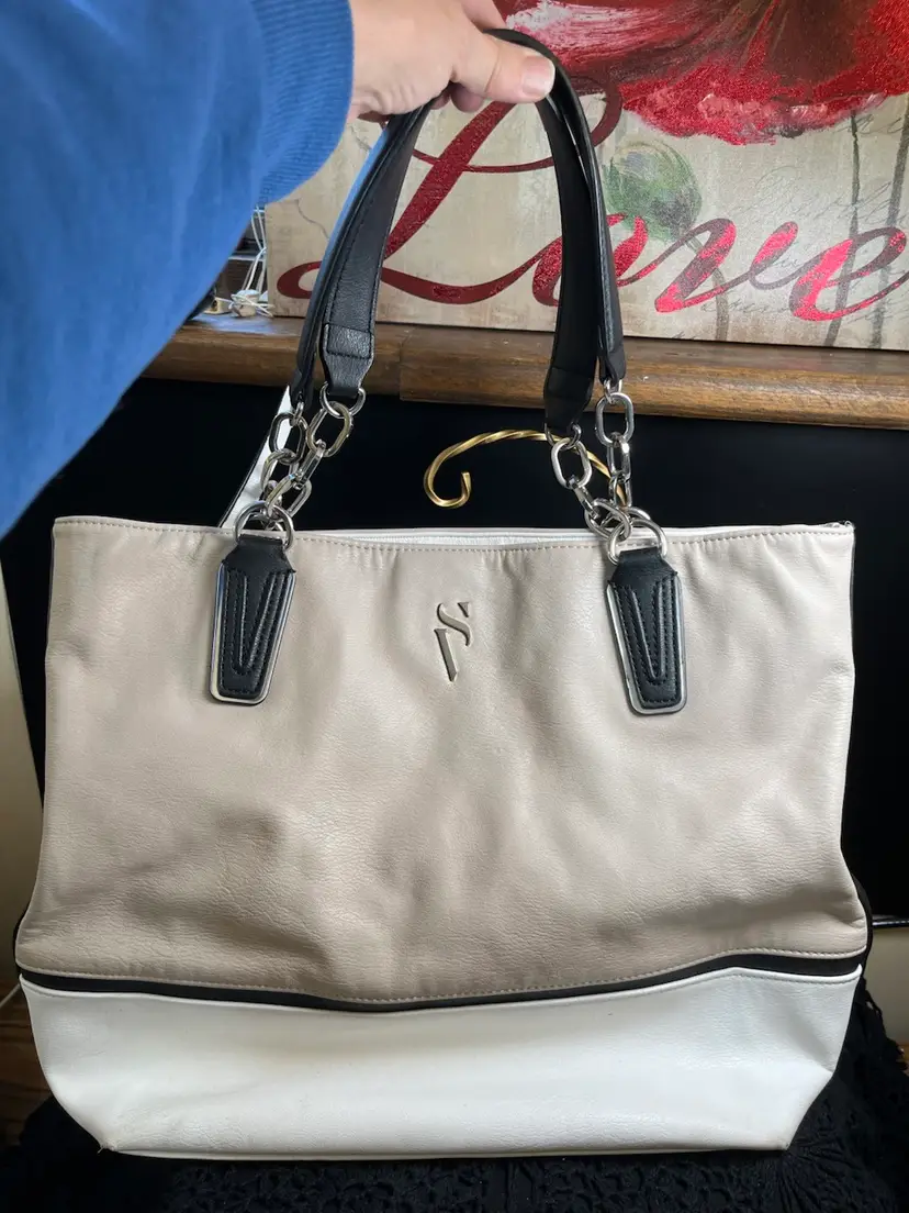 Simply Vera-Vera Wang-Taupe/Black/White Short Handle/Strap. Silver Toned Hardware.