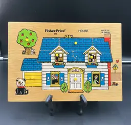Fisher Price wood puzzle #513 family house. 1976. Note damage in photos.