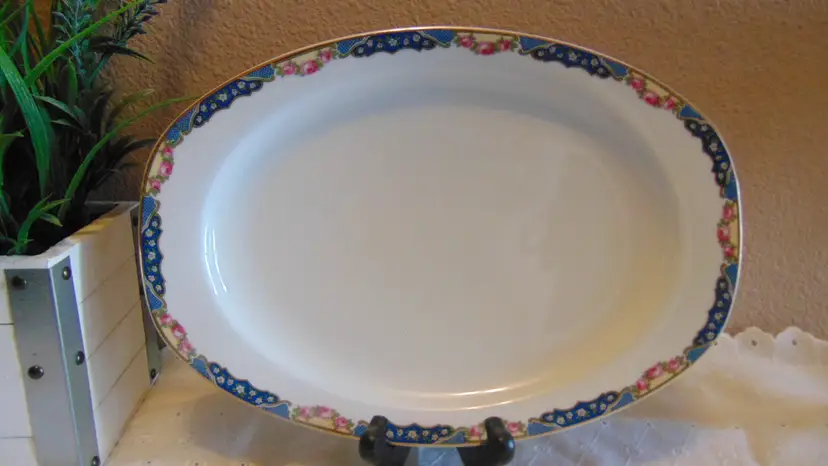 Beautiful Pre-Owned TH Thun Floral Bone China Platter made in Czechoslovakia