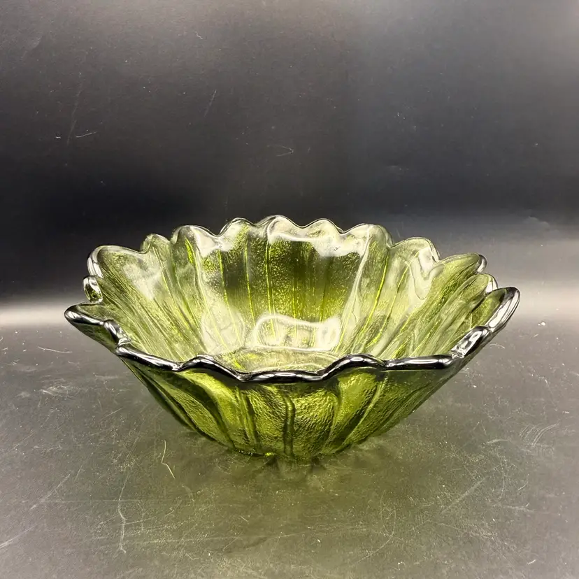 Indiana Glass Vintage Iridescent Avocado Green Sunflower Bowl