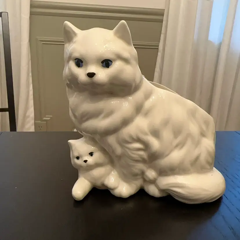 Vintage S.E. MN Kellogg Pottery White Persian Cat Planter