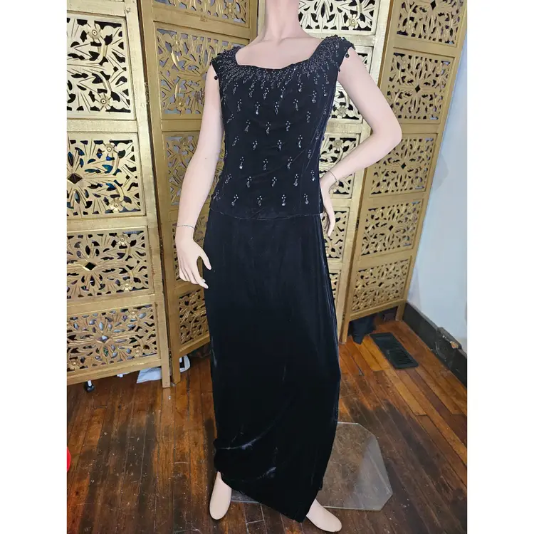 🌹1955-1963 Neiman Marcus Black Velvet 2 piece Gown with Black jet beads