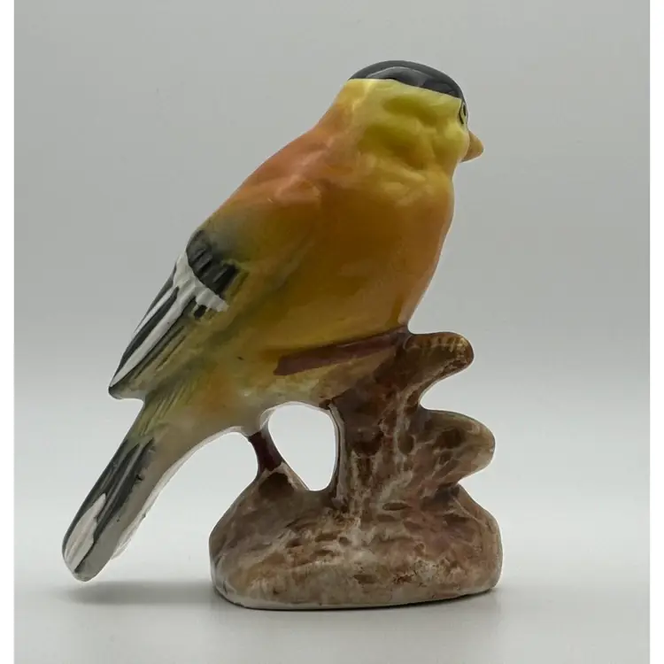 Vintage Porcelain Gold Finch Bird On Branch With Holly Figurine Made In Japan