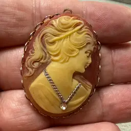 Vintage Cameo Pendant Gold Tone Girl w/ Necklace Rhinestone