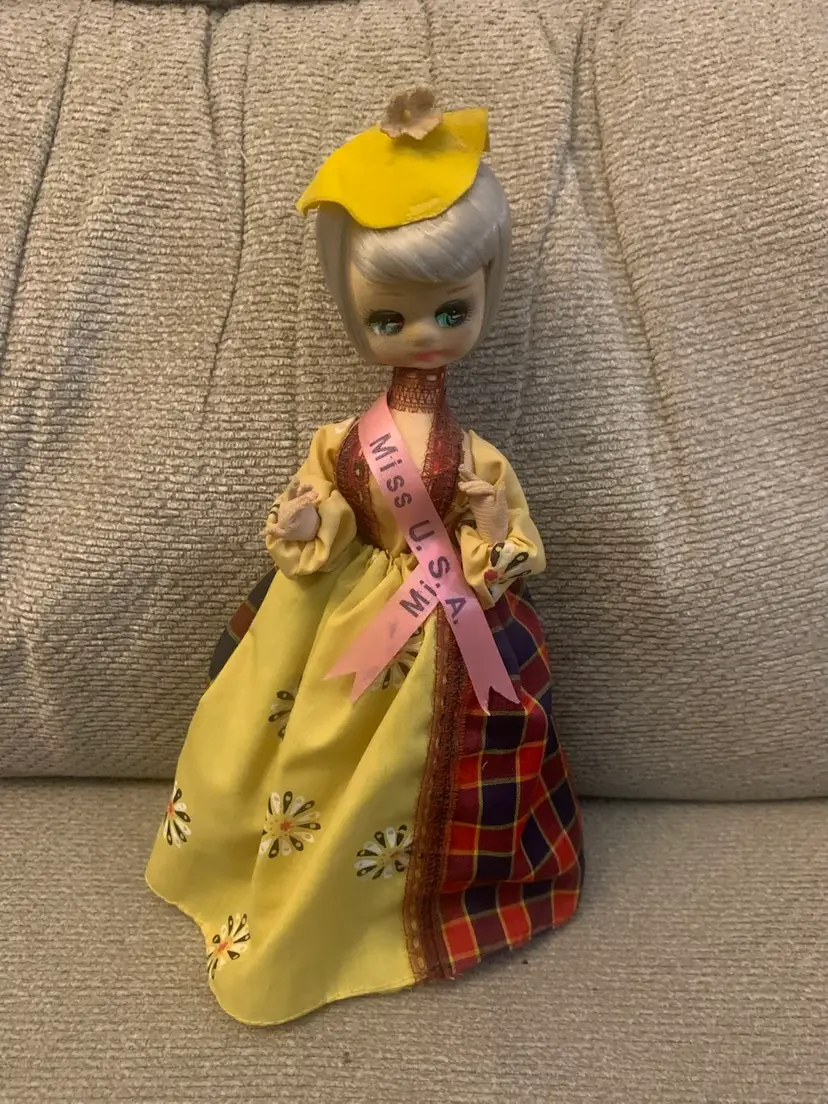 Miss U.S.A 9 Inches Doll