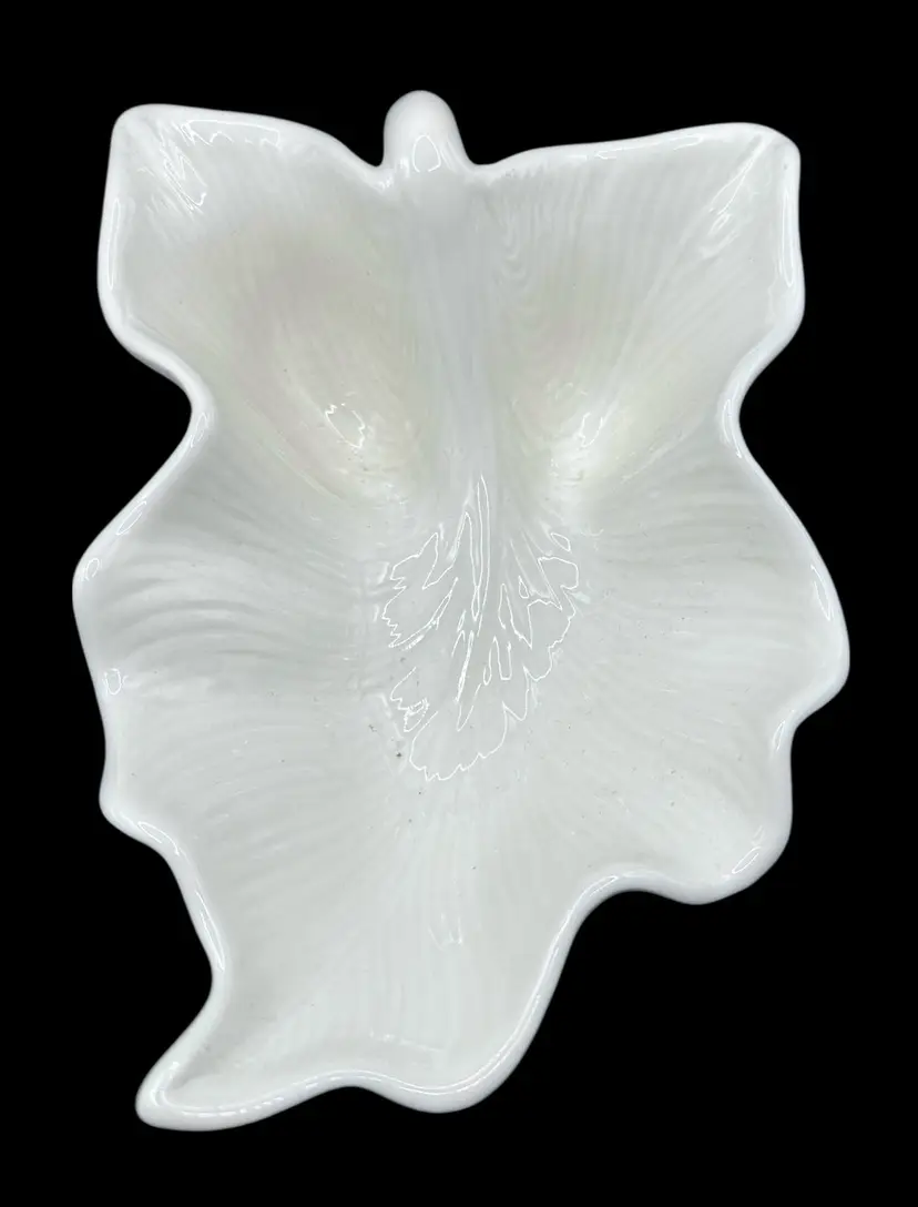 Vintage Hull USA Pottery Large Leaf Shaped Serving Bowl Deep Centerpiece White