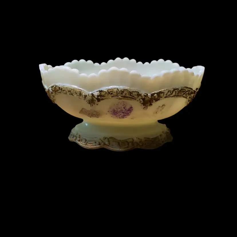 35. Antique Northwood Custard Glass Chrysanthemum Sprig 5” Oval Footed Berry Bowl
