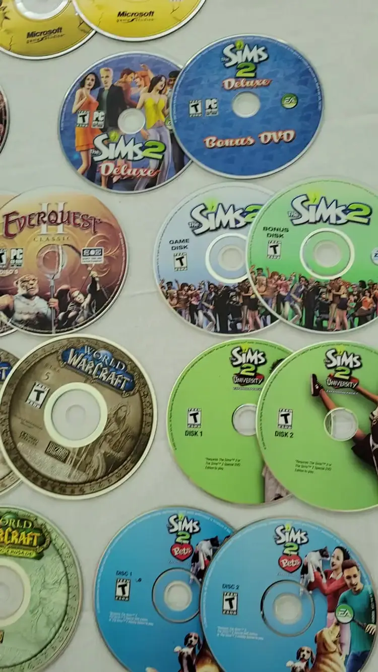 Lot PC Games World Warcraft Everquest Sims Zoo Tycoon (USB 1 10.3.24)