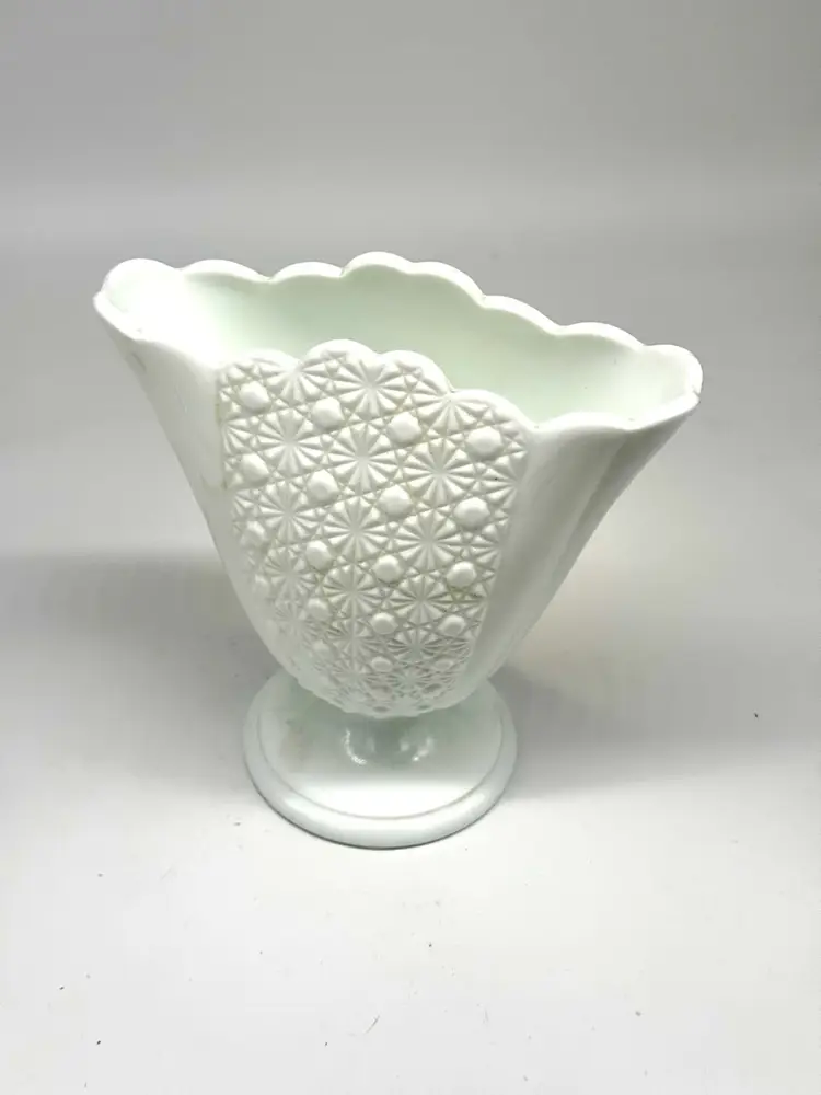 Vintage Fenton White Milk Glass Art Glass Tulip Fan Vase Daisy & Button Large Size Pedestal Vase HTF! apx 8”w 3”base 9”h ca 1960’s