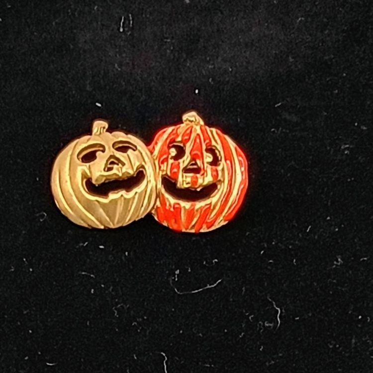JJ Jonette Jewelry Company Gold Tone with Enamel Pair of Jack O'Lanterns Pumpkins Pin Brooch.
