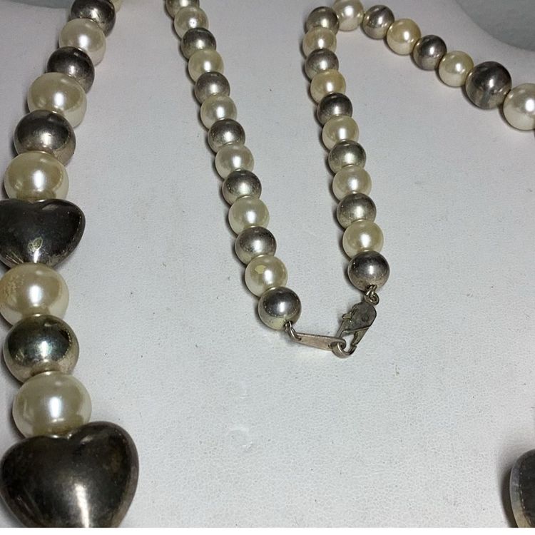 Faux Pearl & Silvertone Hearts Beads On Wire 22” - Signed Korea