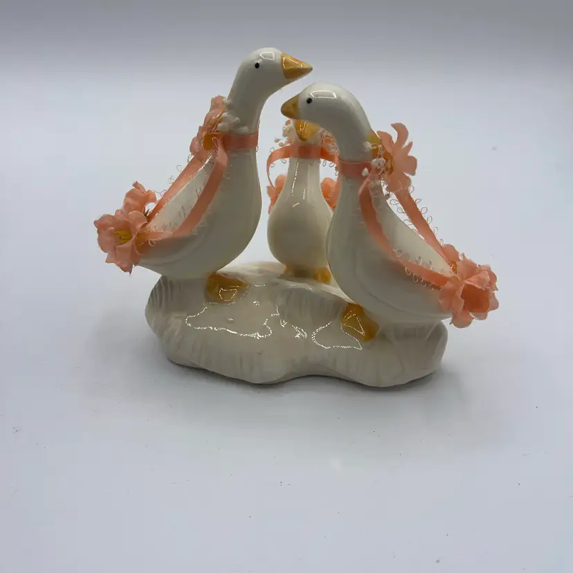lefton Figurine With 3 Swans