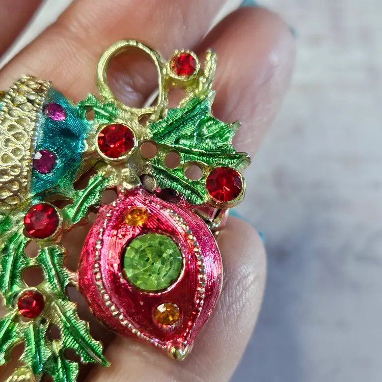 Ornaments and Greenery Brooch.
