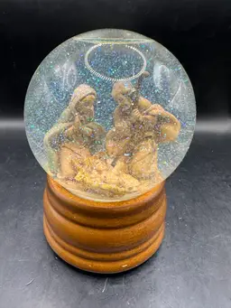 Vintage Fontanini Christmas Nativity Music Box Snow Glitter Globe Figures Dome Roman Inc