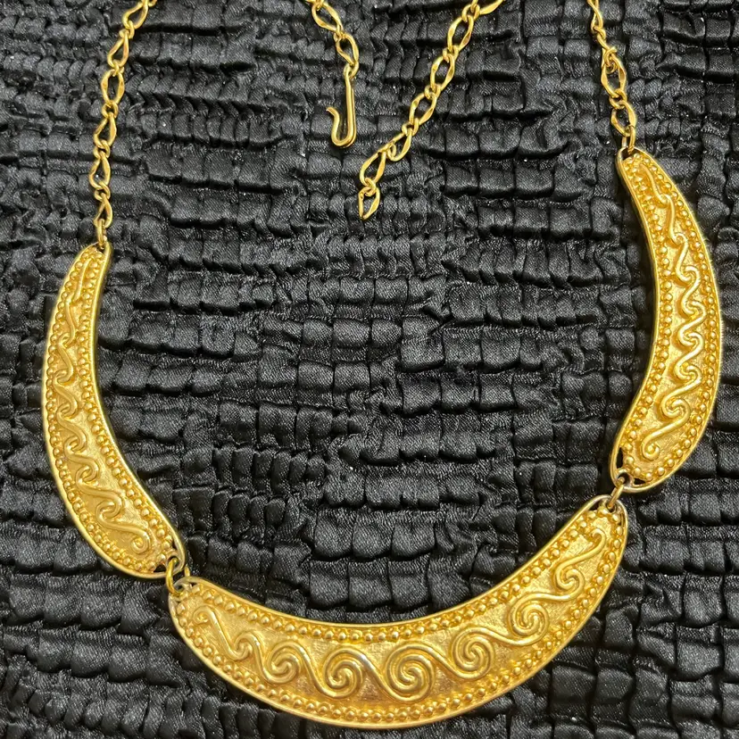 Vintage Avon 80s Egyptian Revival Goldtone Collar Necklace 16-18”